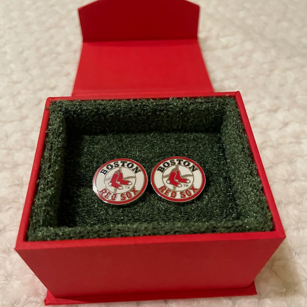 Official MLB Boston Red Sox Cufflinks. Never worn, excellent condition.